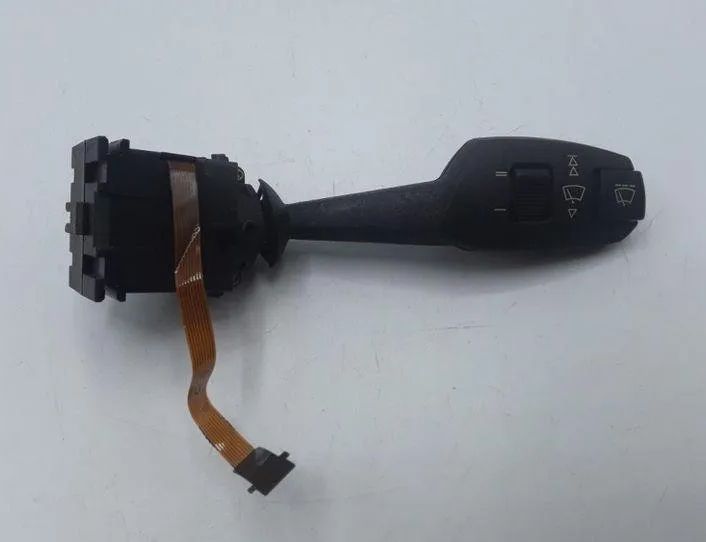 BMW 1 Series E81/E82/E87/E88 (2004-2013) Ovládanie stieračov 01208100 25471291