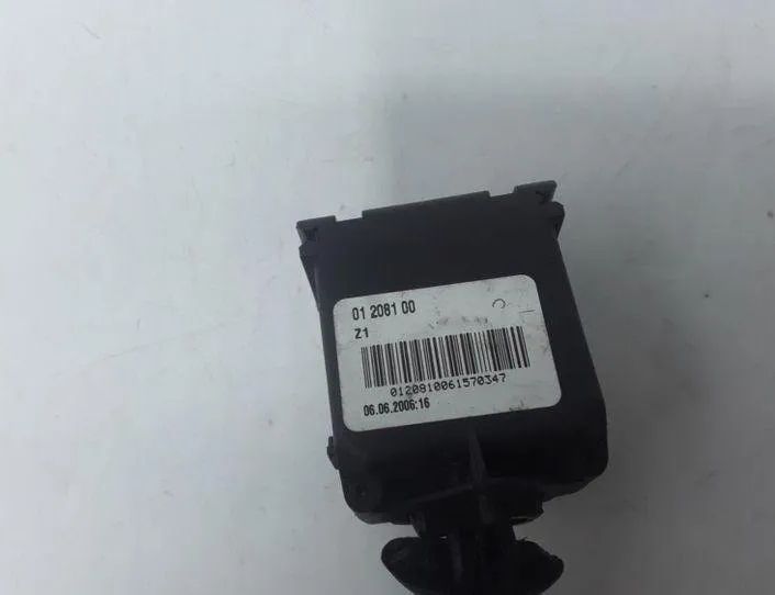 BMW 1 Series E81/E82/E87/E88 (2004-2013) Ovládanie stieračov 01208100 25471291