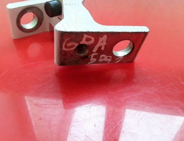 SKODA Yeti 1 generation (2009-2018) Rear Right Door Hinge 8K0831402A 25549093