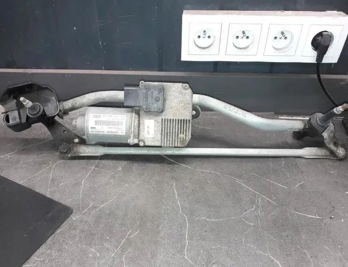 AUDI A4 B8/8K (2011-2016) Mechanizmus stierača predného čelného skla 8K1955023B 27194436