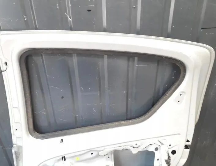 TOYOTA Aygo 1 generation (2005-2014) Pravé zadné dvere Drzwi 27208693