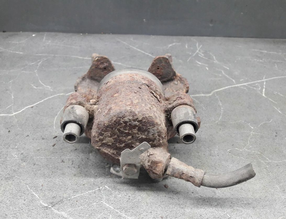 FIAT Marea 1 generation (1996-2001) Ľavý predný brzdový strmeň 30115290