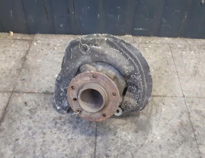 BMW 3 Series E90/E91/E92/E93 (2004-2013) Front Right Wheel Hub 6764443 30131125