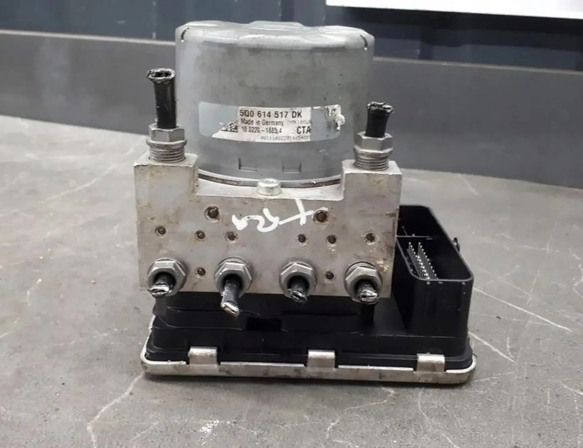 VOLKSWAGEN Golf 8 generation (2019-2023) ABS čerpadlo 5q0614517dk 30165609