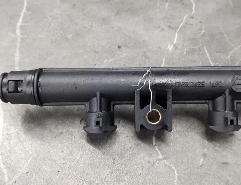 FIAT Panda 3 generation (2011-2023) Fuel Rail 32190183 30168411