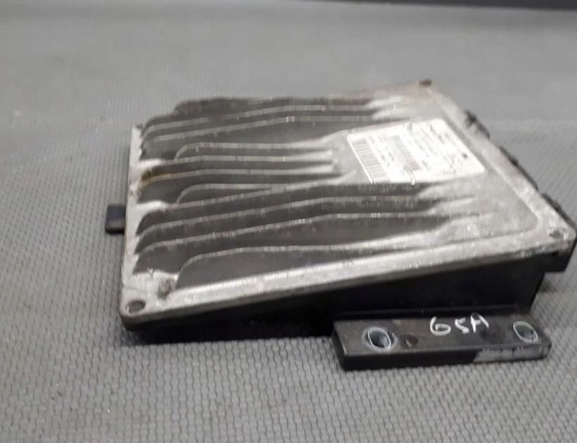 RENAULT Clio 3 generation (2005-2012) Engine Control Unit ECU 8200399038 30170642