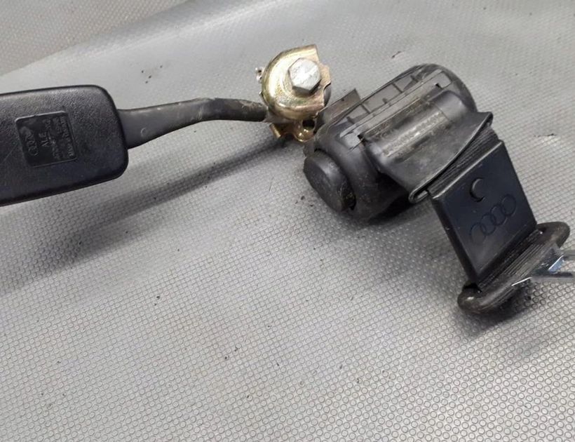 AUDI A8 D3/4E (2002-2010) Pravý zadný bezpečnostný pás 4A0857713 30171513