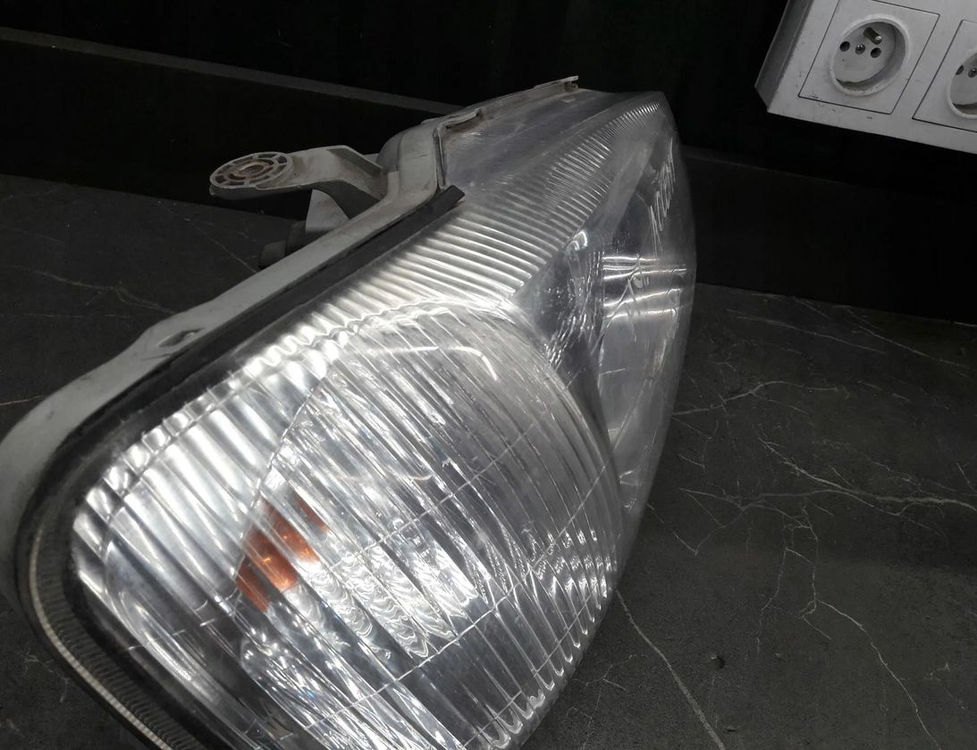 HYUNDAI Lantra J2 (1995-2000) Ľavé predné svetlomety 30172895