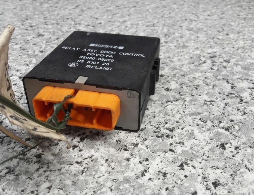 TOYOTA Carina ED G3 (2000-2005) Блок управления дверей задние правые 85980-05020 30173342