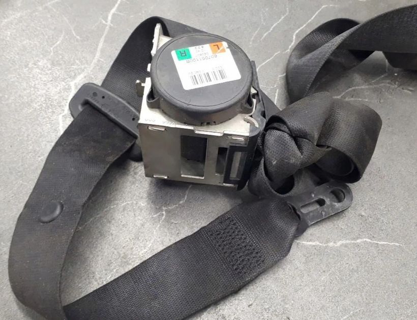 BMW 1 Series E81/E82/E87/E88 (2004-2013) Pravý zadný bezpečnostný pás 607051100B 30176344