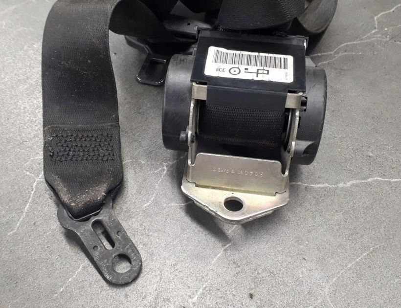 BMW 1 Series E81/E82/E87/E88 (2004-2013) Pravý zadný bezpečnostný pás 607051100B 30176344