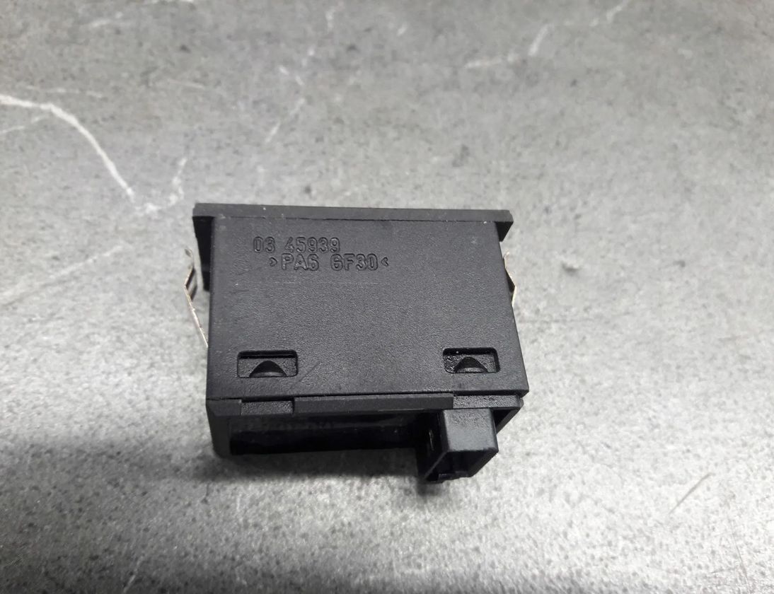 BMW 3 Series E46 (1997-2006) Relé čerpadla paliva 03052360 30176431