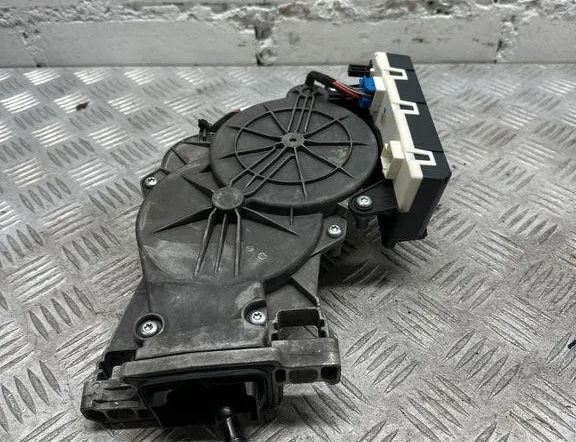 MERCEDES-BENZ GLC X253 (2015-2024) Motor pre mäkké zatváranie zadnej kufrového veka 03164686,A0997602601 30503679