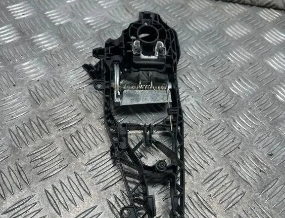 BMW X5 F15 (2013-2018) Rám vnútorného kľučky pravých zadných dverí 7381874 30505656