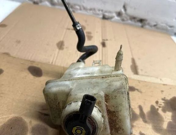 BMW 7 Series E65/E66 (2001-2008) Nádrž na brzdovú kvapalinu 32067150 30520626