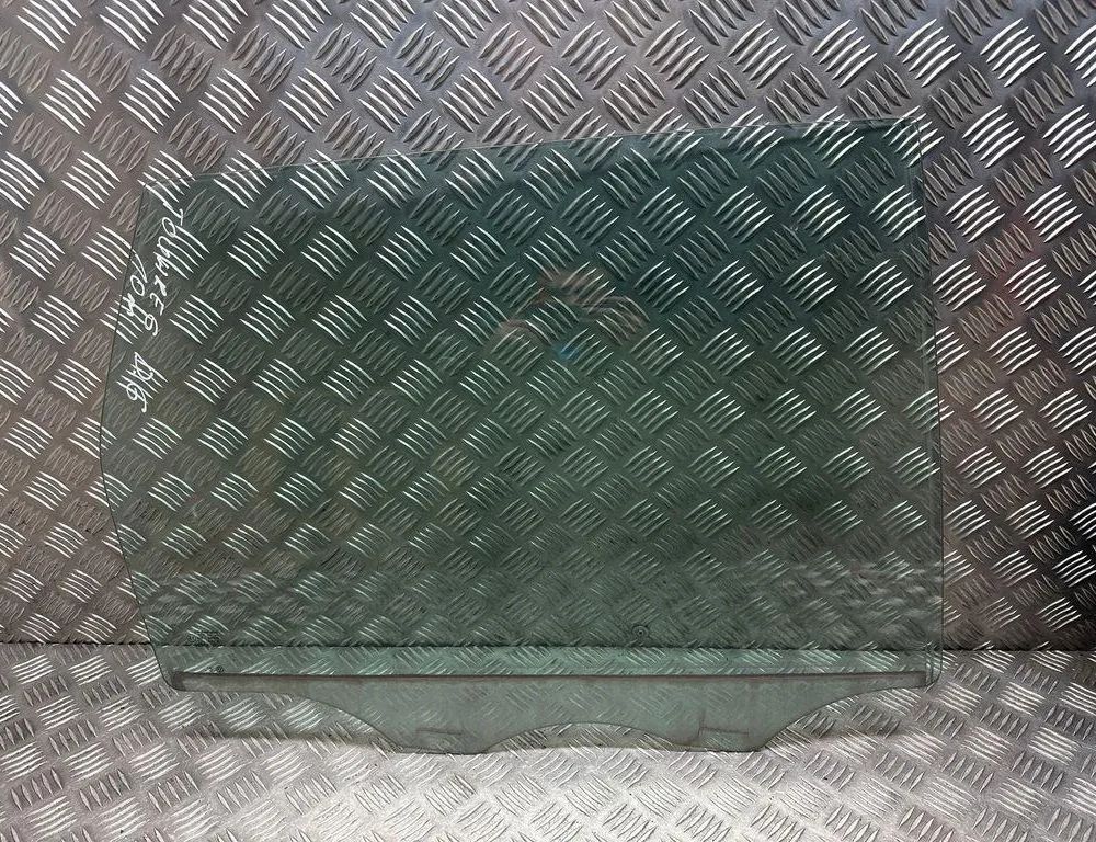 VOLKSWAGEN Touareg 2 generation (2010-2018) Стекло задней праой двери 43R000929,E000189,DT39M34AS2 32840758