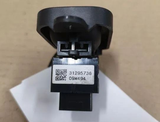 VOLVO V50 1 generation (2003-2012) Ovládač okna pravých zadných dverí 31295736 27048521