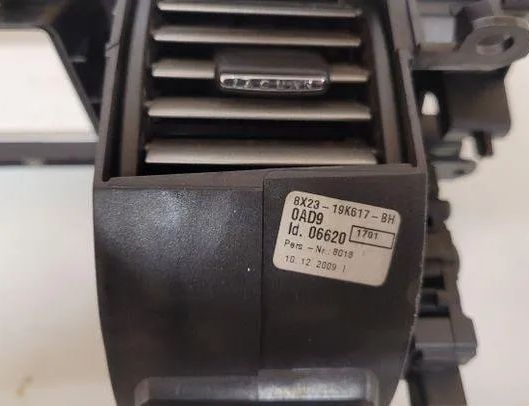 JAGUAR XF 1 generation  (2011-2016) Vzduchové mriežky stredovej konzoly 8X2319K617BH,8X2319K617AH 27087959