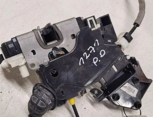 MERCEDES-BENZ C-Class W204/S204/C204 (2004-2015) Pravý predný dverový zámok A2047201835 27089482