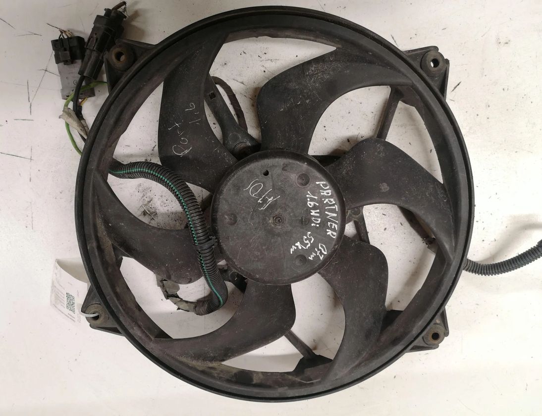 PEUGEOT Partner 1 generation (1996-2012) Motorový chladiaci ventilátor Radiátor 1831237016 28608702