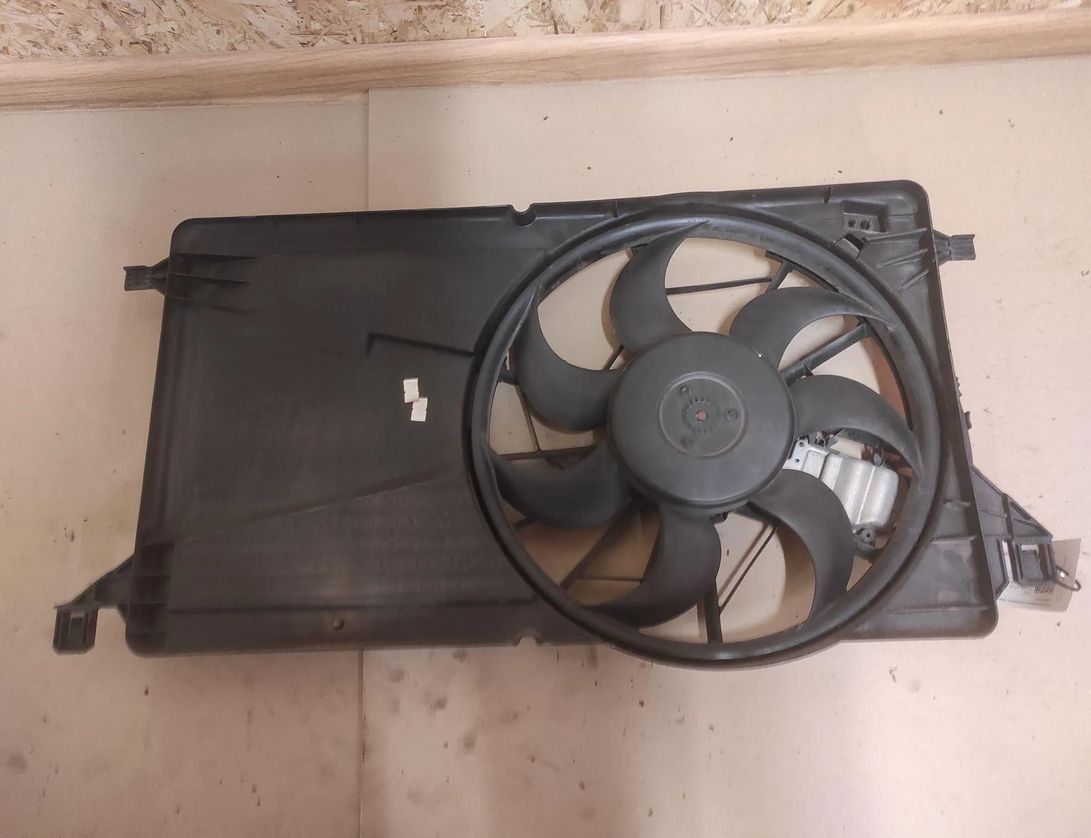 FORD C-Max 1 generation (2003-2010) Motorový chladiaci ventilátor Radiátor 3M5H8C607RJ 28641383