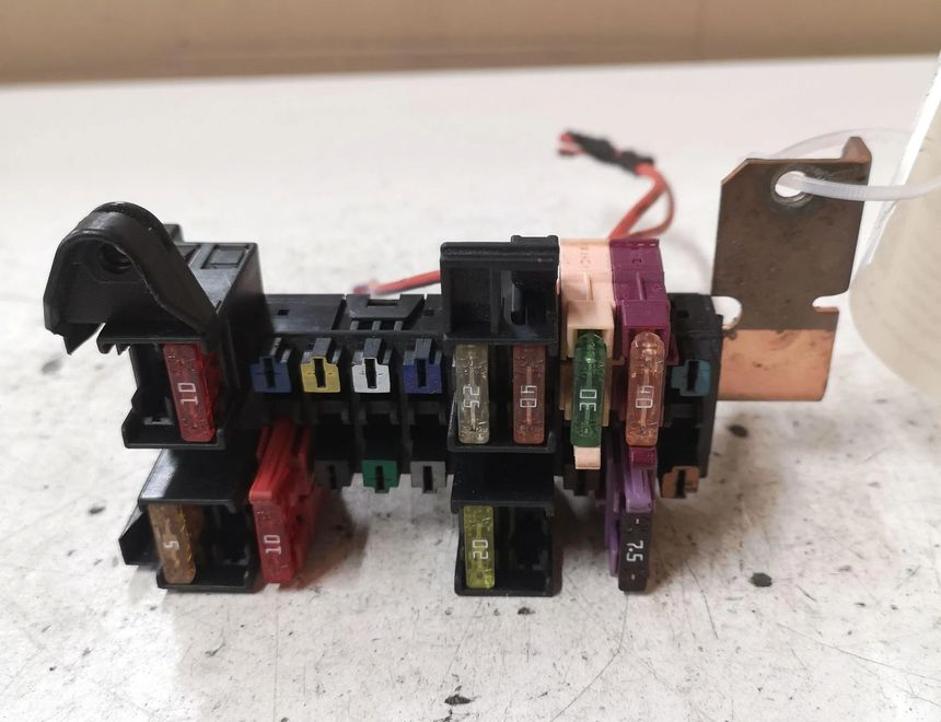 MERCEDES-BENZ Viano W639 (2003-2015) Fuse box A6395400018 28698062