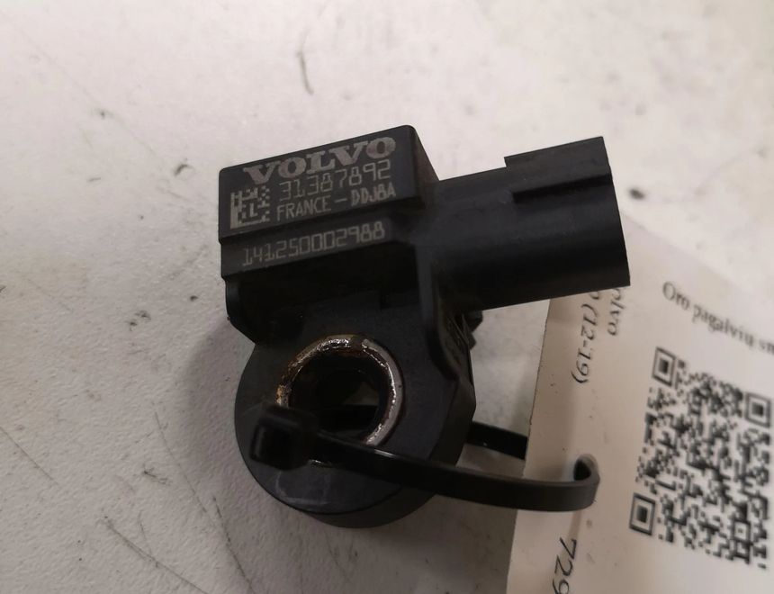 VOLVO V40 Cross Country 1 generation (2012-2020) Боковой датчик удара правый 31387892 28699053