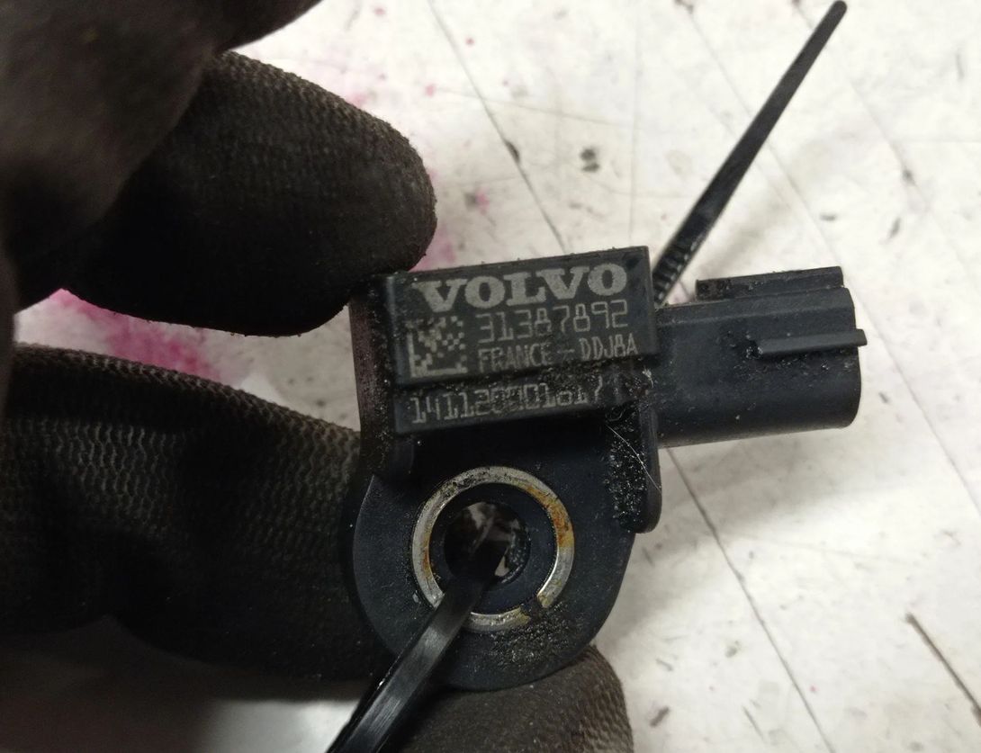 VOLVO XC60 1 generation (2008-2017) Боковой датчик удара правый 31387892 28707184