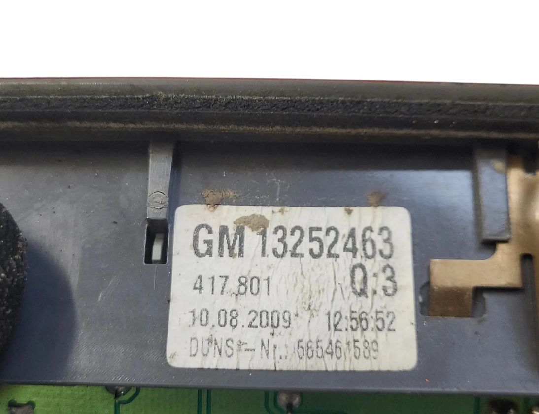 OPEL Astra H (2004-2014) Фонарь задней крышки 13252463 28804235