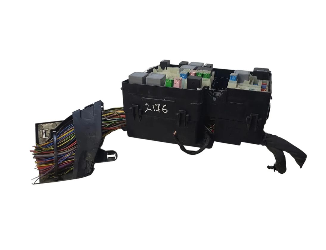 VOLVO V40 Cross Country 1 generation (2012-2020) Блок предохранителей AV6T14A067AD 28810136