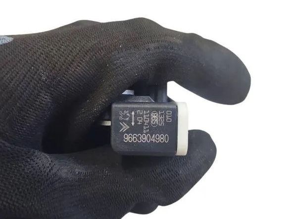 PEUGEOT 5008 1 generation (2009-2016) Senzor nárazu na ľavej strane 9663904980 31411059