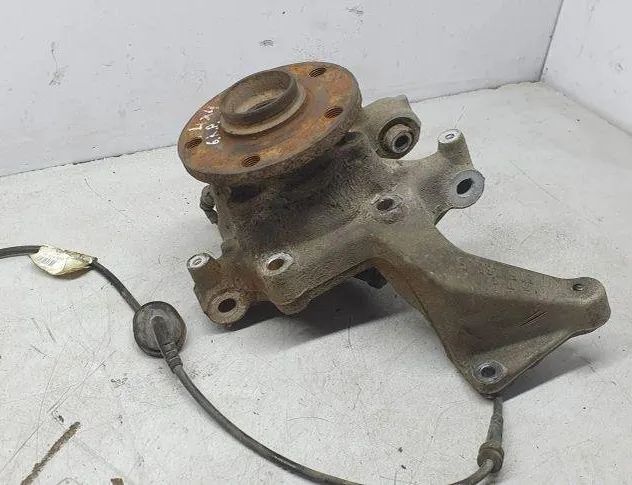 VOLKSWAGEN Passat B7 (2010-2015) Rear Left Wheel Hub 3C0505435G 30539692