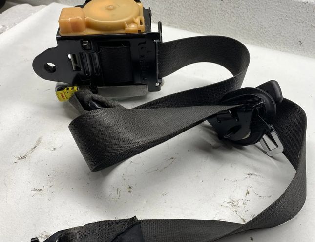 OPEL Insignia A (2008-2016) Ľavý predný bezpečnostný pás 3063932AA 17810631