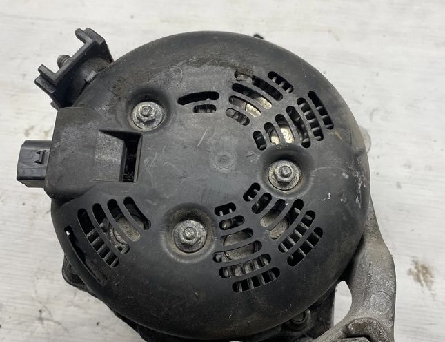 BMW 3 Series G20/G21/G28 (2018-2024) Alternátor 1042106392 18041249