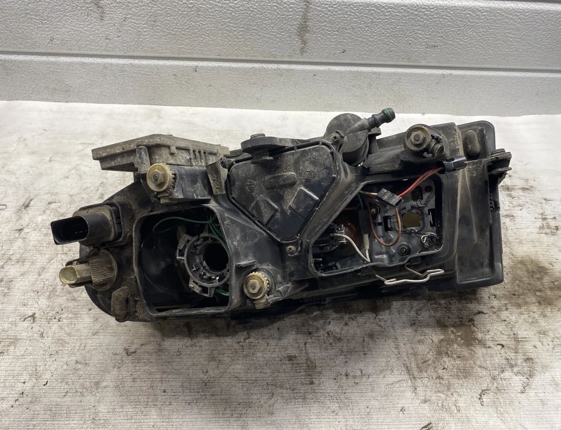 SKODA Superb 1 generation (2001-2008) Pravé predné svetlo 24675300 18126527