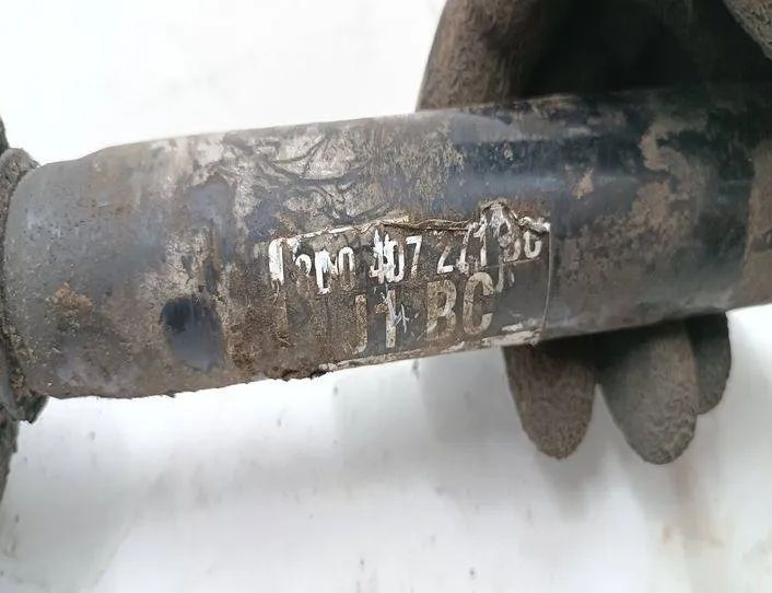 AUDI A4 B5/8D (1994-2001) Ľavý predný hnací hriadeľ 8D0407271BC 27160174