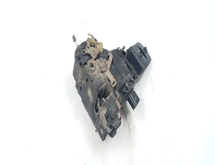 VOLKSWAGEN Passat B5 (1996-2005) Замок задней левой двери 3B4839015A 27168662