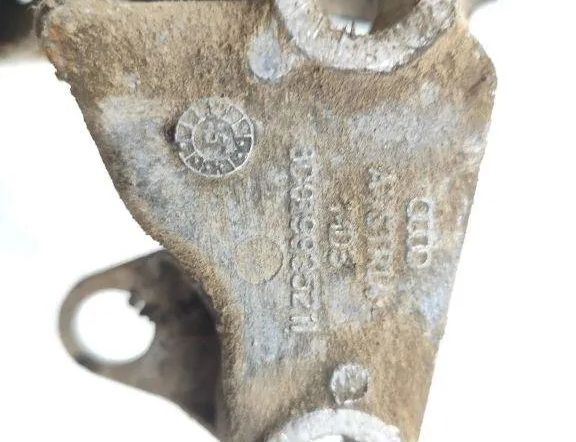 AUDI A4 B5/8D (1994-2001) Кронштейн двигателя правой стороны 8D0199352H 31480384