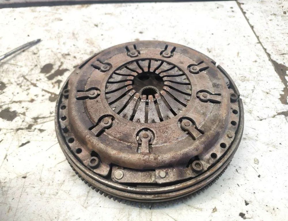 AUDI A4 B8/8K (2011-2016) Clutch Kit 323041111 31480922