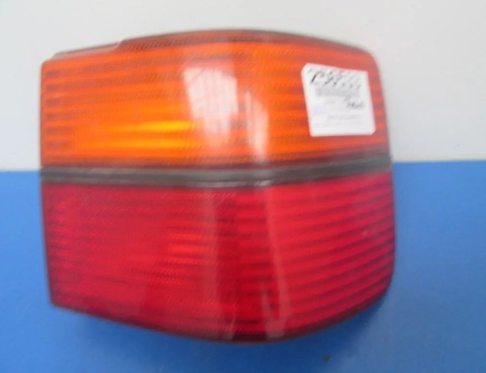 VOLKSWAGEN Vento 1 generation (1992-1998) Rear Right Taillight Lamp 21391546