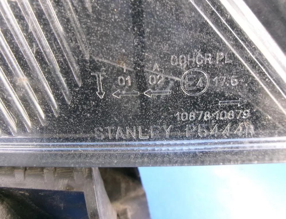 MAZDA Spiano 1 generation (2002-2008) Pravé predné svetlo 6M71-13W029-AE 30637924