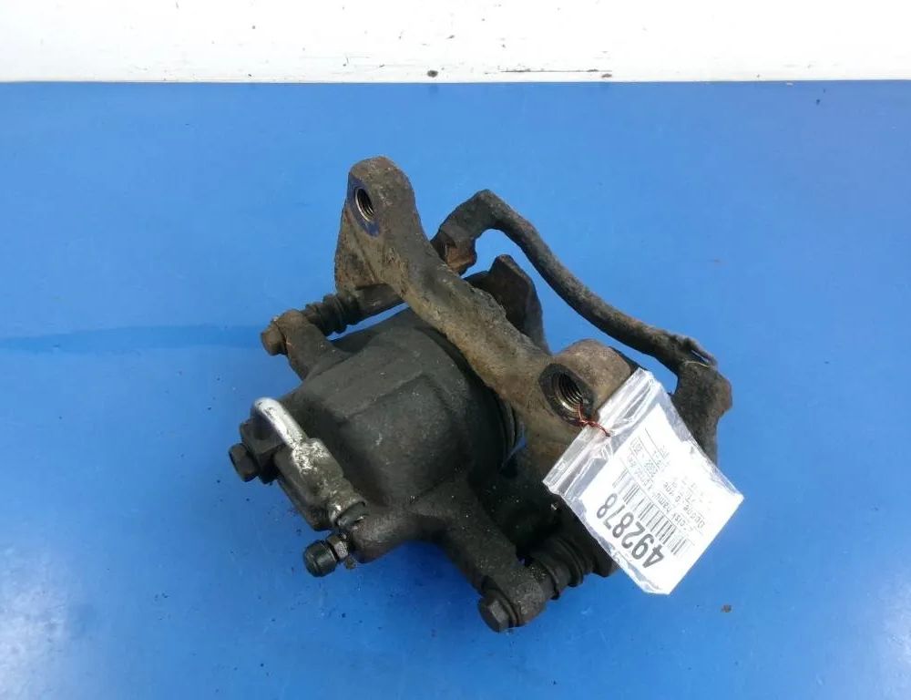 DODGE Journey 1 generation (2008-2020) Ľavý predný brzdový strmeň 31638001