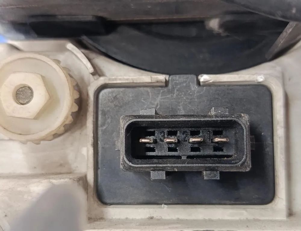 VOLVO V40 1 generation (1996-2004) Ľavé predné svetlomety 32037153