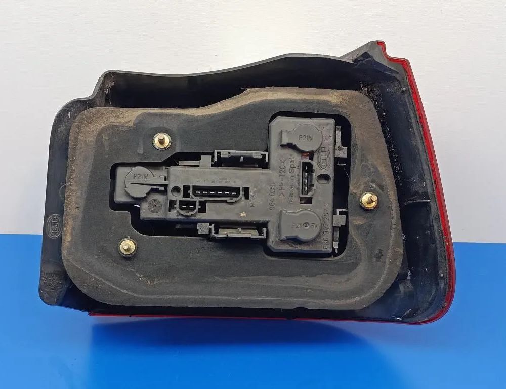 SEAT Ibiza 2 generation (1993-2002) Rear Left Taillight 33094791