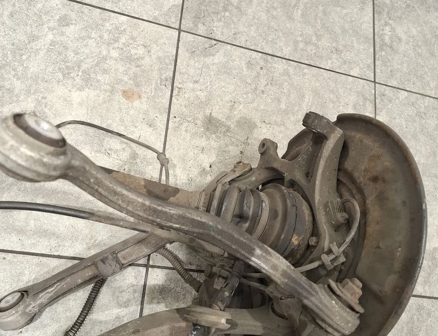 MERCEDES-BENZ SL-Class R230 (2001-2011) Ľavé zadné zavesenie A2303500416,A2303501106,A2303508508 27520817