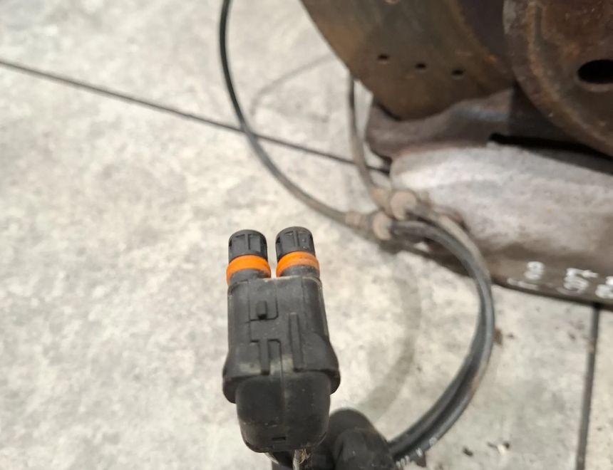 MERCEDES-BENZ E-Class W212/S212/C207/A207 (2009-2016) Pravý predný náboj kolesa A2043320201,A2044213681 28145741