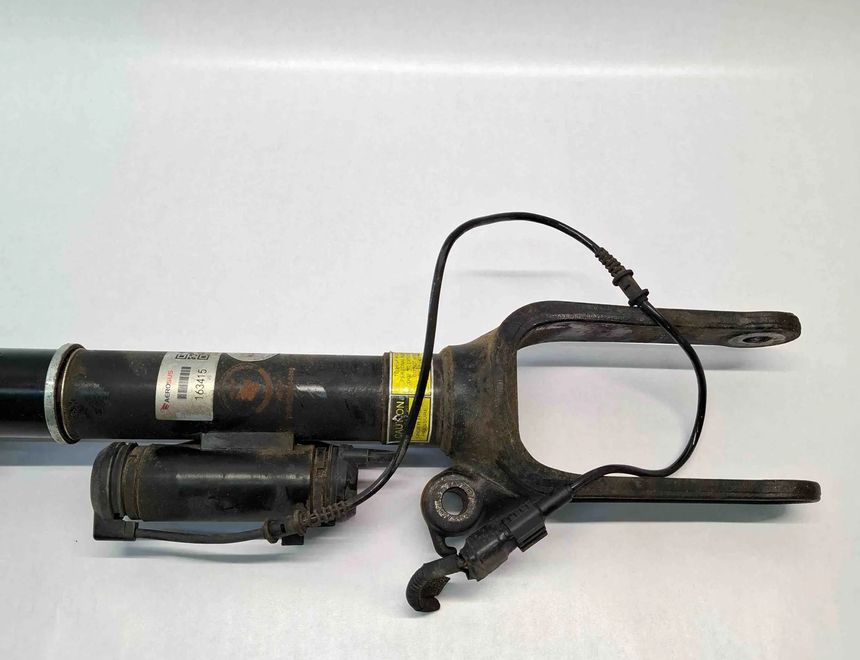 MERCEDES-BENZ R-Class W251 (2005-2017) Front right pneumatic shock absorber A2513205613 32489484