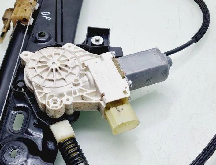 BMW 5 Series F10/F11 (2009-2017) Regulátor okna ľavých predných dverí 7821329,7231888 21323156