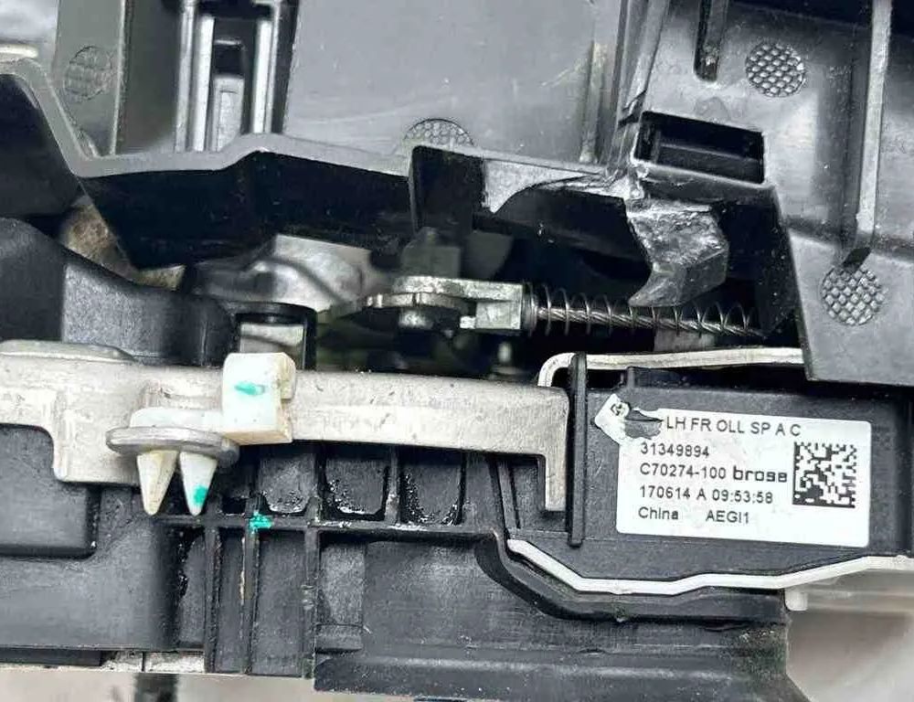 VOLVO S90 2 generation (2016-2023) Замок передней левой двери C70274100,31349894 32683352