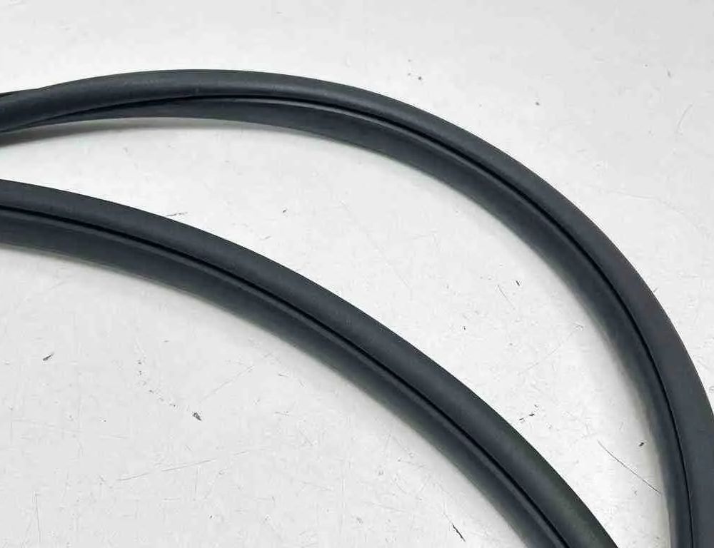 DODGE Durango 3 generation (2010-2024) Уплотнительная резина задней двери (по кузову) 32693383